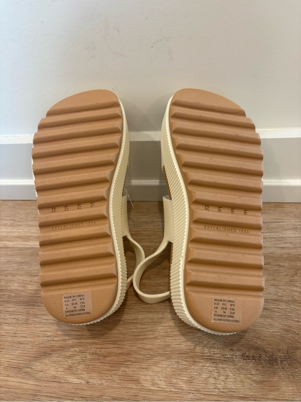 NWT REEF Water Vista Higher Women's Sandals - Cloud Cream Ivory Water Platform 6 - Picture 9 of 11